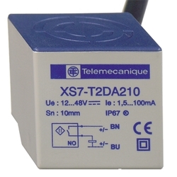 Czujnik indukcyjny 26 x 26 x 26 PNP NO + NC zasięg Sn 10 mm zasilanie 12 - 24 - 48V DC przewód 2 m XS7T2PC440