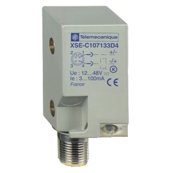 Czujnik indukcyjny 26 x 26 x 45 NO zasięg Sn 10 mm zasilanie 12 - 24 - 48V DC konektor M12 XSEC107130D4